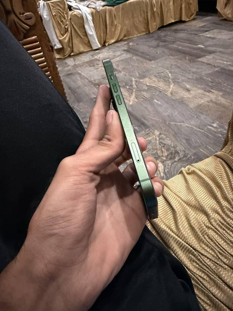Apple iPhone 13 3