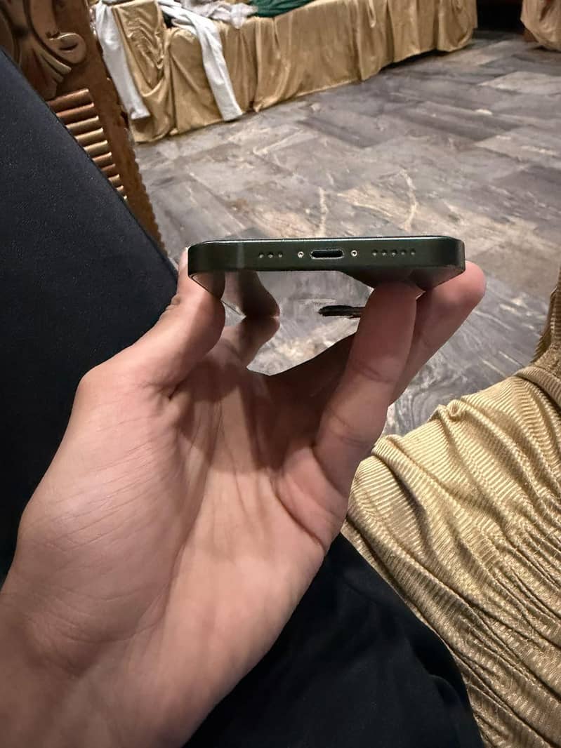 Apple iPhone 13 4