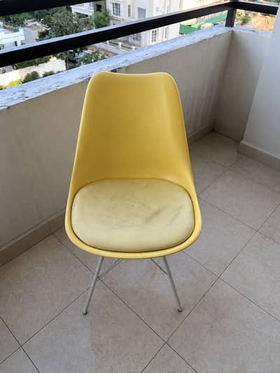 Tulip leg side chair from Habitt