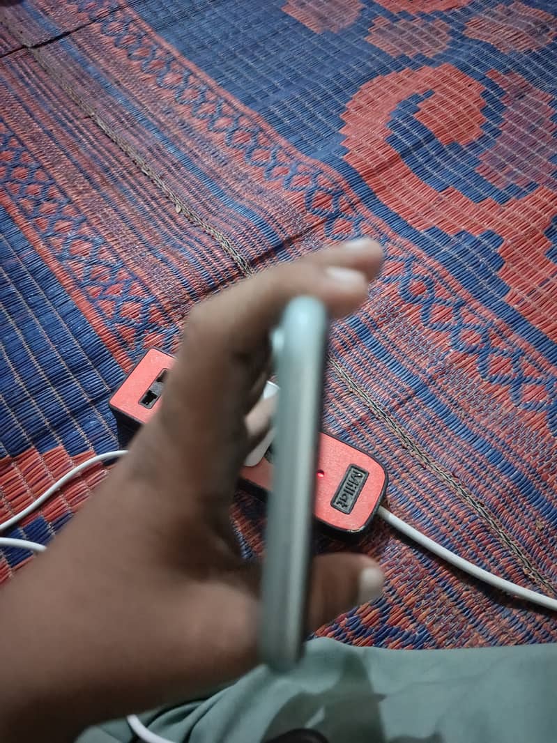 Apple iPhone 11 4