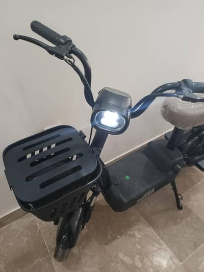 Revoo A04 electric bike brand new