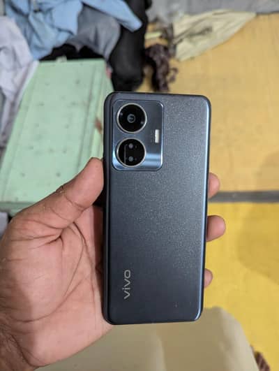 Vivo Y55 8/120 box charger sath hai