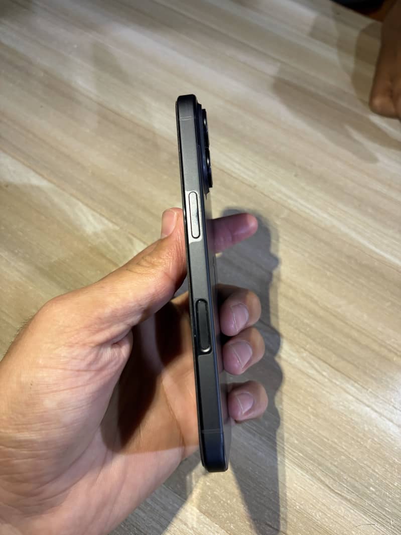 Apple iPhone 16 2