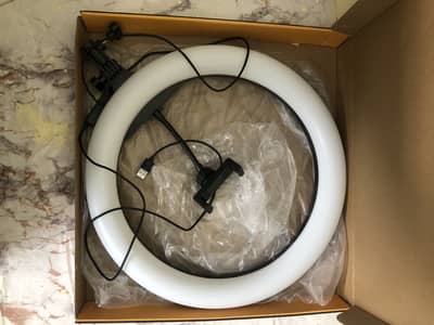 Ringlight with tripod