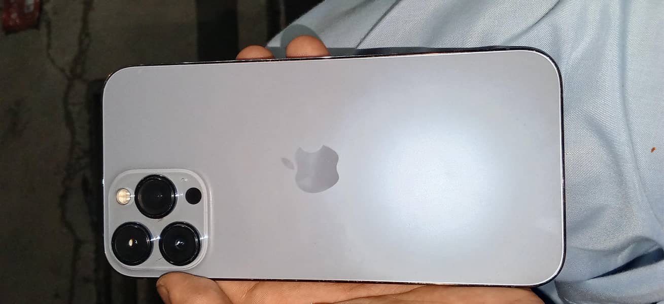 Apple iPhone 13 2