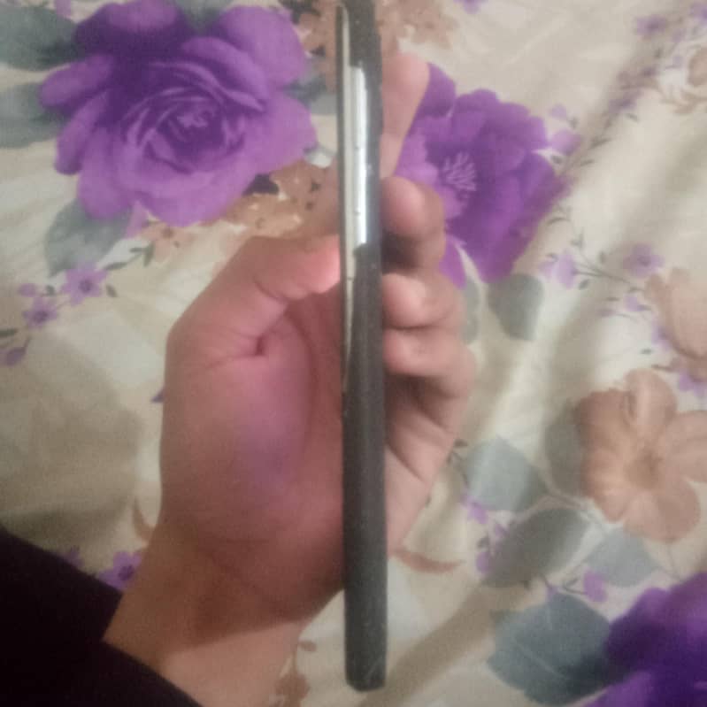 Sharp Aquos R2 2