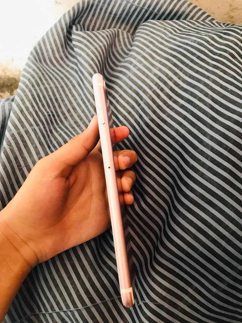 Apple iPhone 7 Plus 3