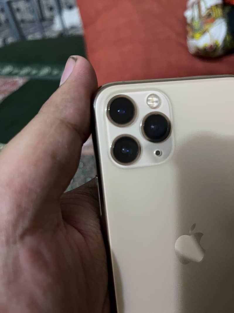 iphone 11 pro 4