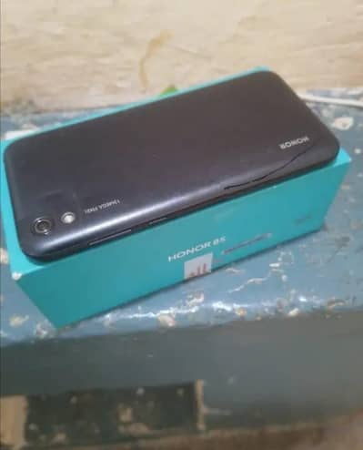 Honor 8S