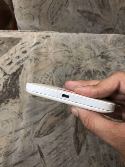 Zong 4G pocket device