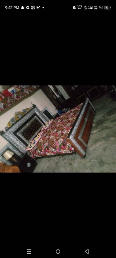 condition bed new dressing 9/10 with mattress condition 9/10