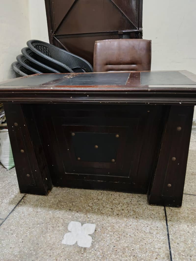 Table& Chair 0