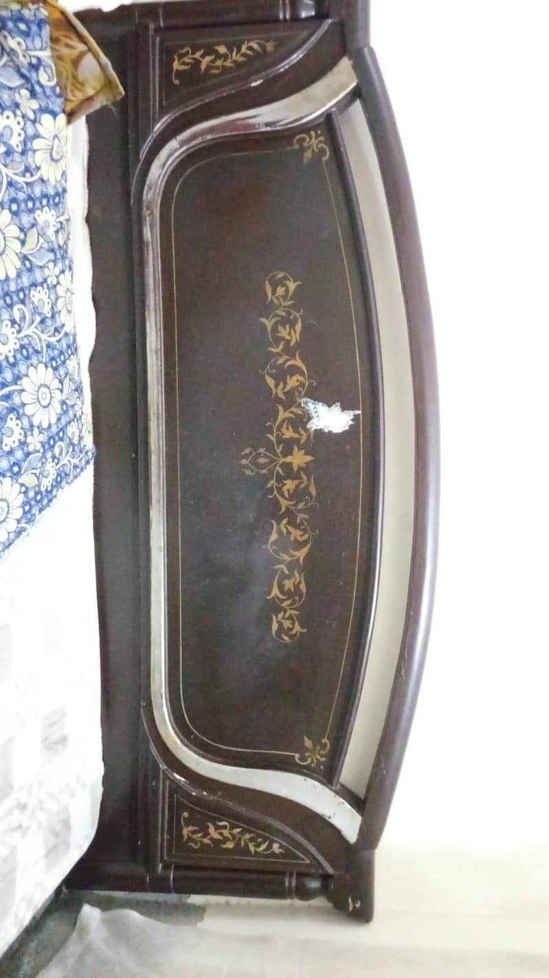 king bed without side tables 1