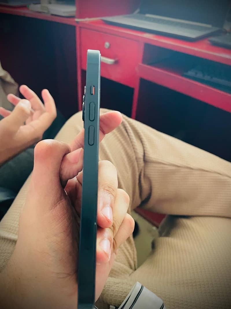 Iphone 13 4
