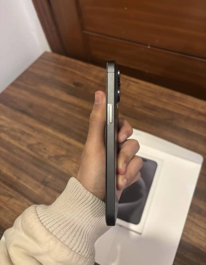 Iphone 15 PRO MAX 2