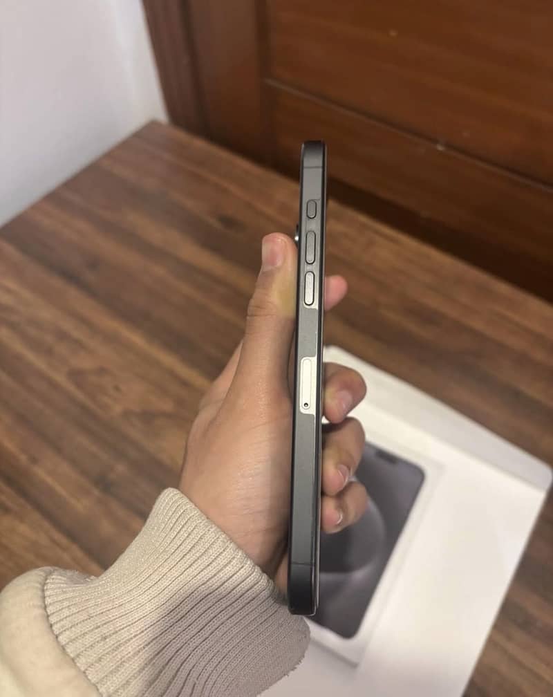 Iphone 15 PRO MAX 3