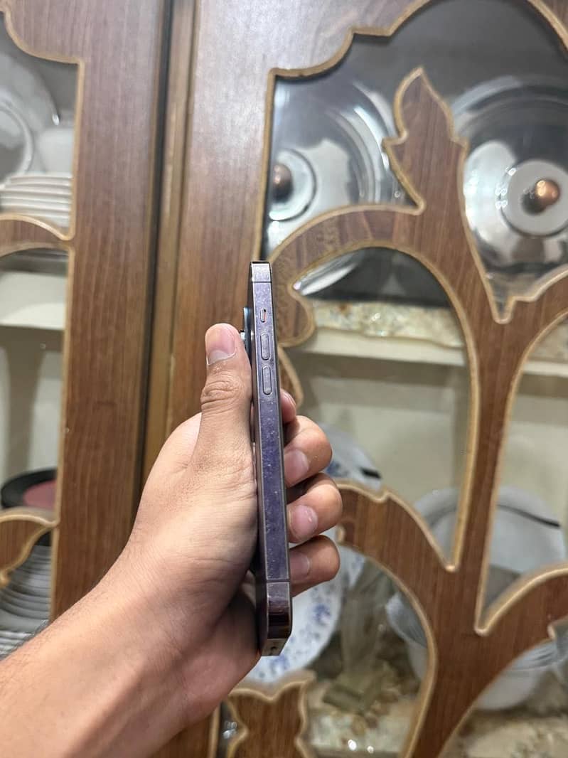 Apple iPhone 14 Pro 2