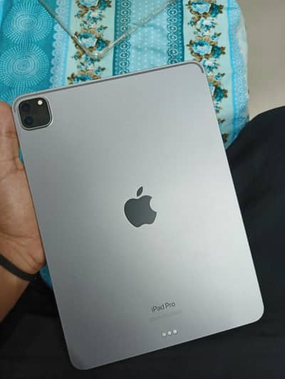 IPAD PRO|11 INCH•4TH GEN| M2 CHIP|WITH BOX N CHARGER