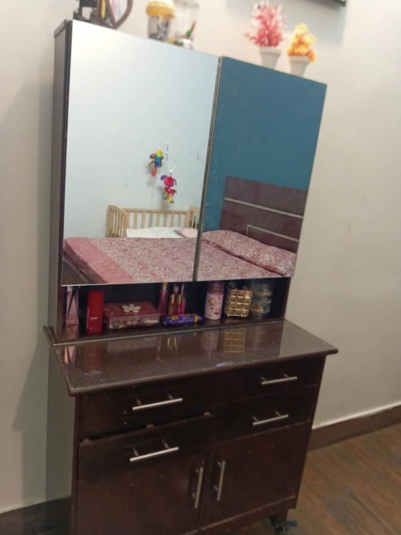 Dressing Table 0