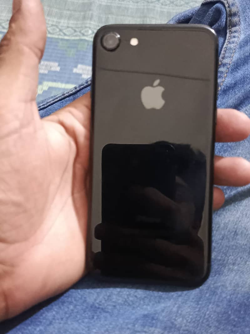 Apple iPhone 7 1