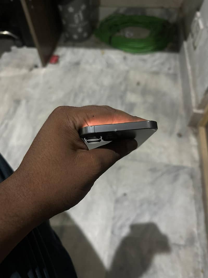Apple iPhone 13 Pro Max 4