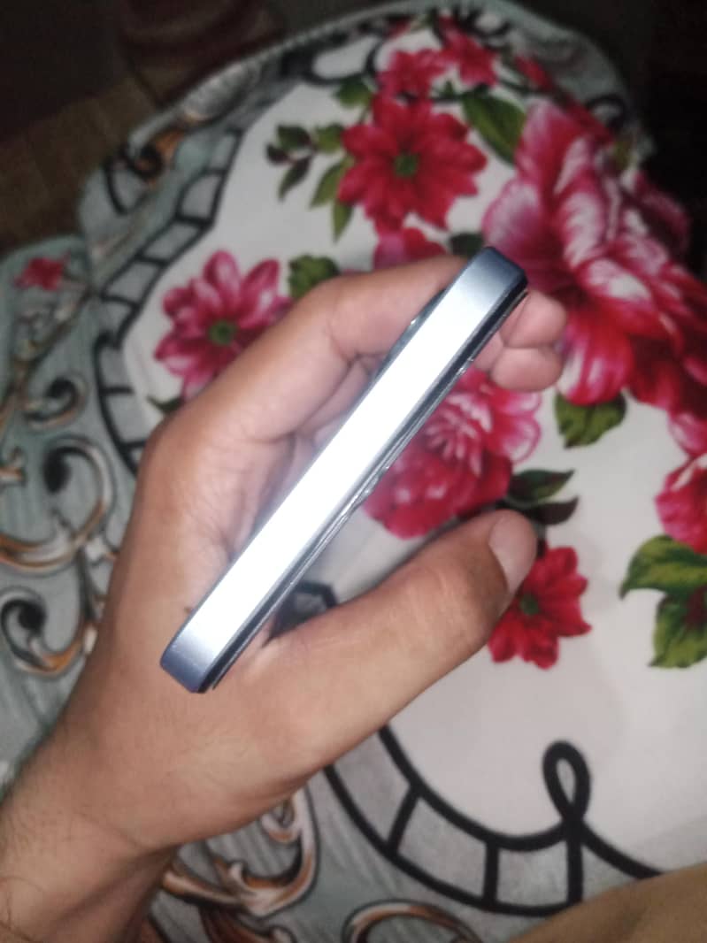 Realme Note 60 4
