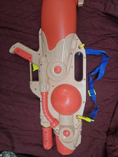 water gun almost new