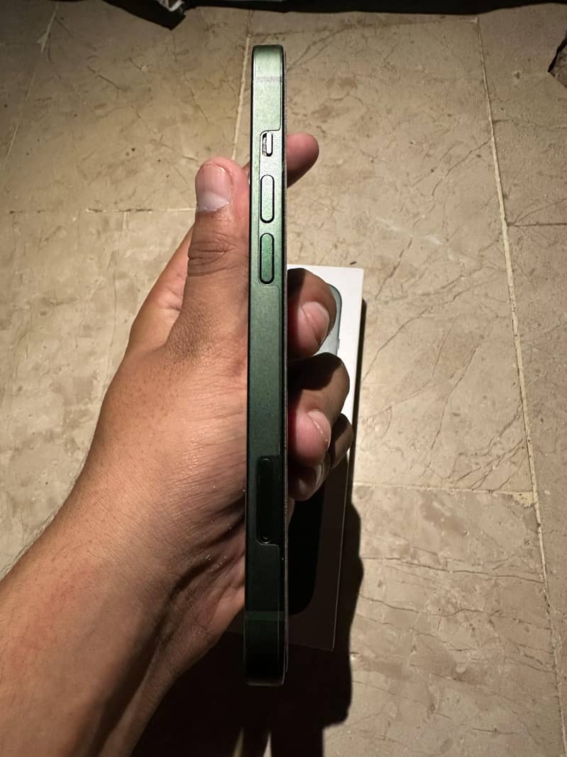 Apple iPhone 13 2
