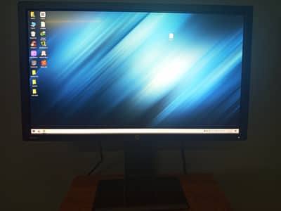 HP Z27i Display (27 Inch, 2K Resolution, IPS Penal, Color Accurate)