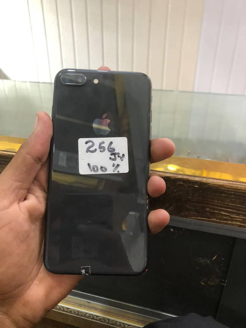 Apple iPhone 8 Plus 3