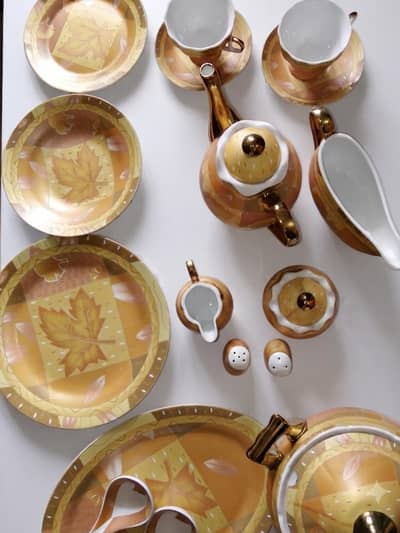 75 piece Royal Albert Queen Dinner Set