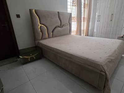 Wooden bedset with dressing & side tables (Barely Used)