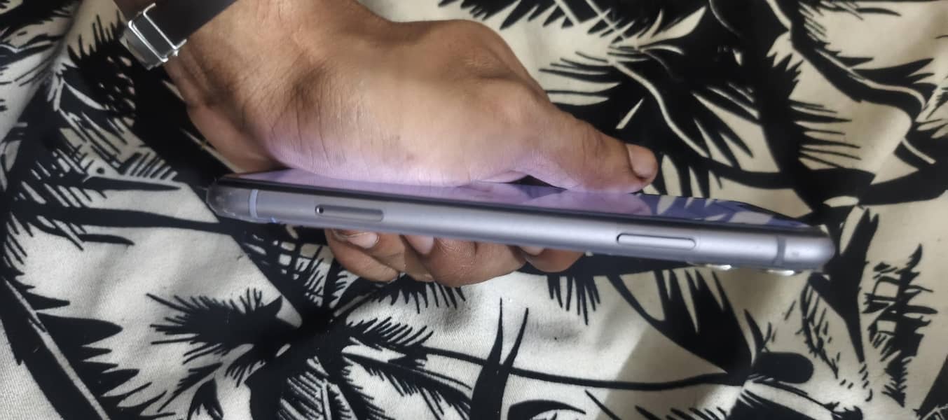 Apple iPhone 11 6