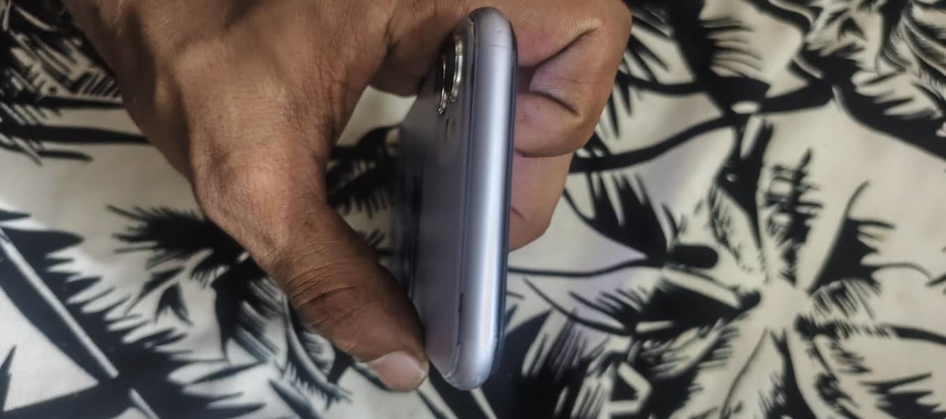 Apple iPhone 11 8