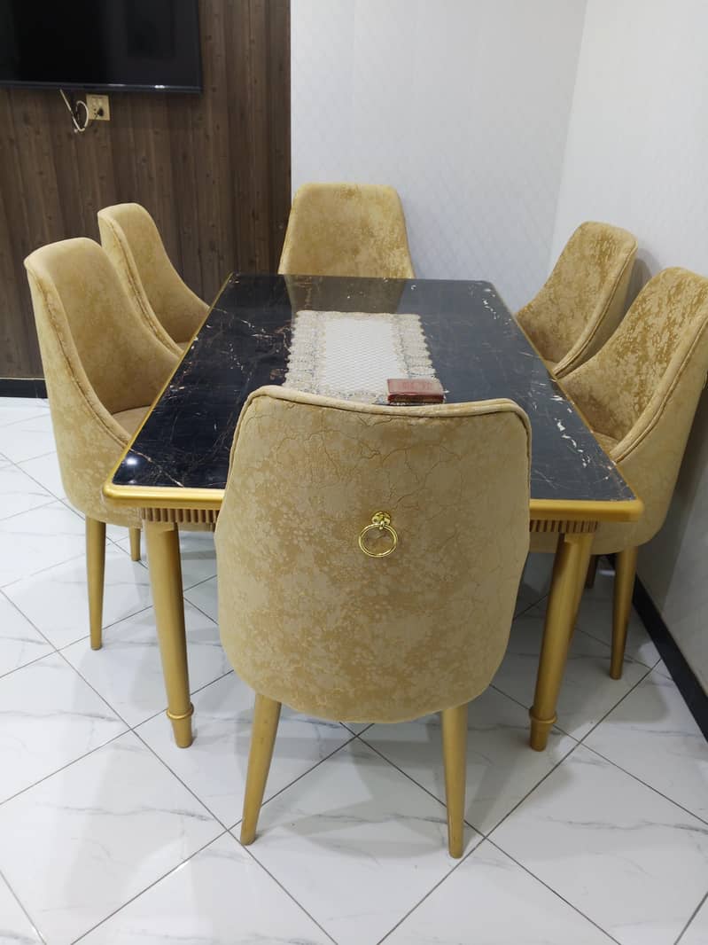 luxuary dining table 1