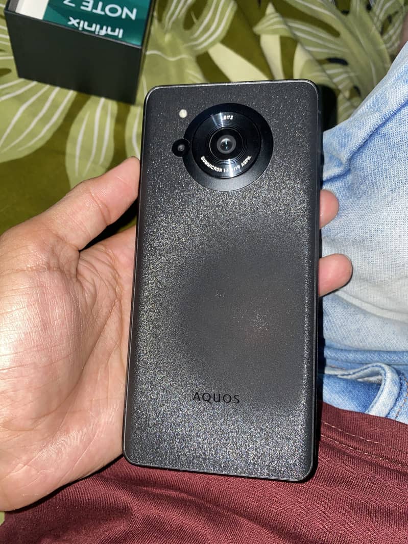 Sharp aquos r7 1