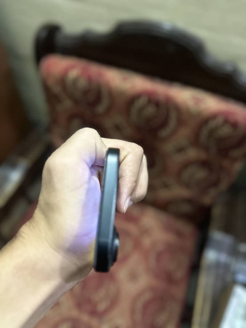 Apple iPhone 16 0