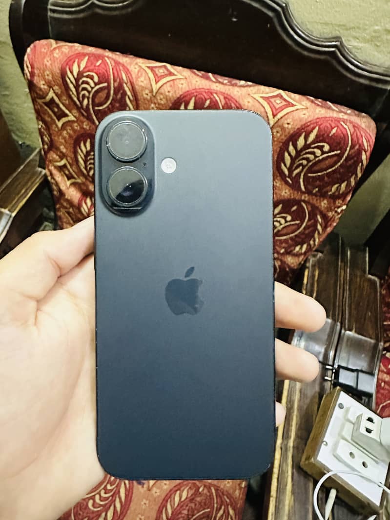 Apple iPhone 16 1