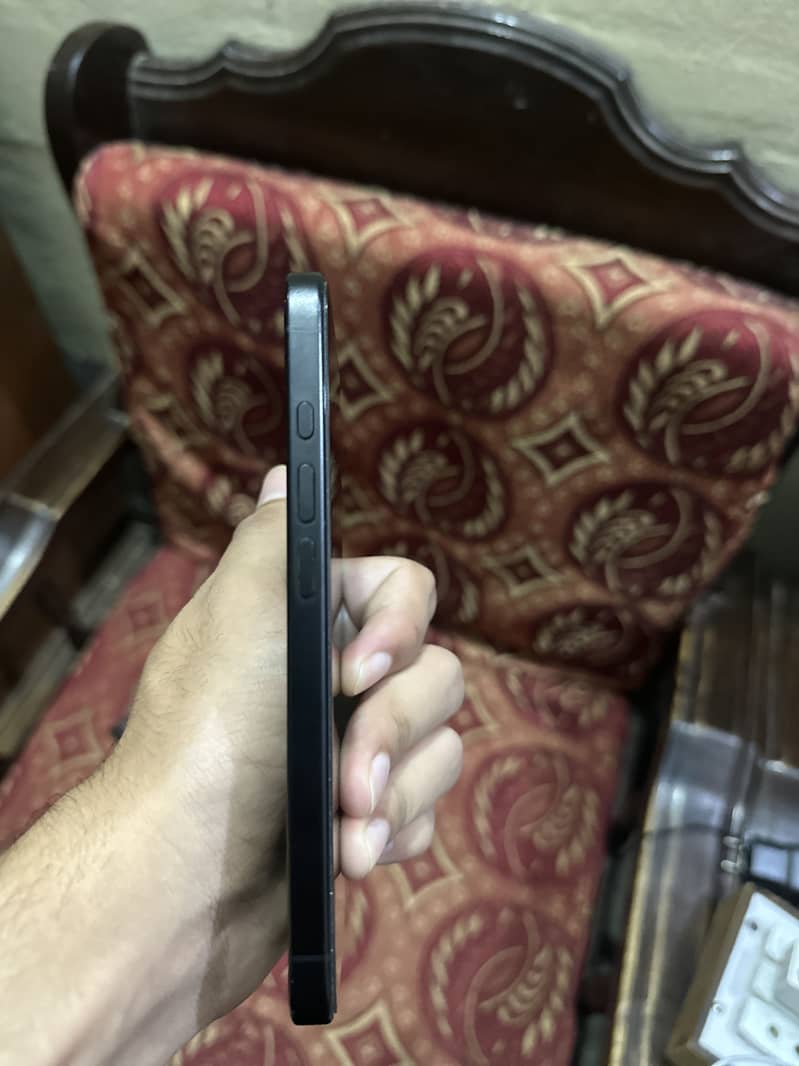 Apple iPhone 16 3