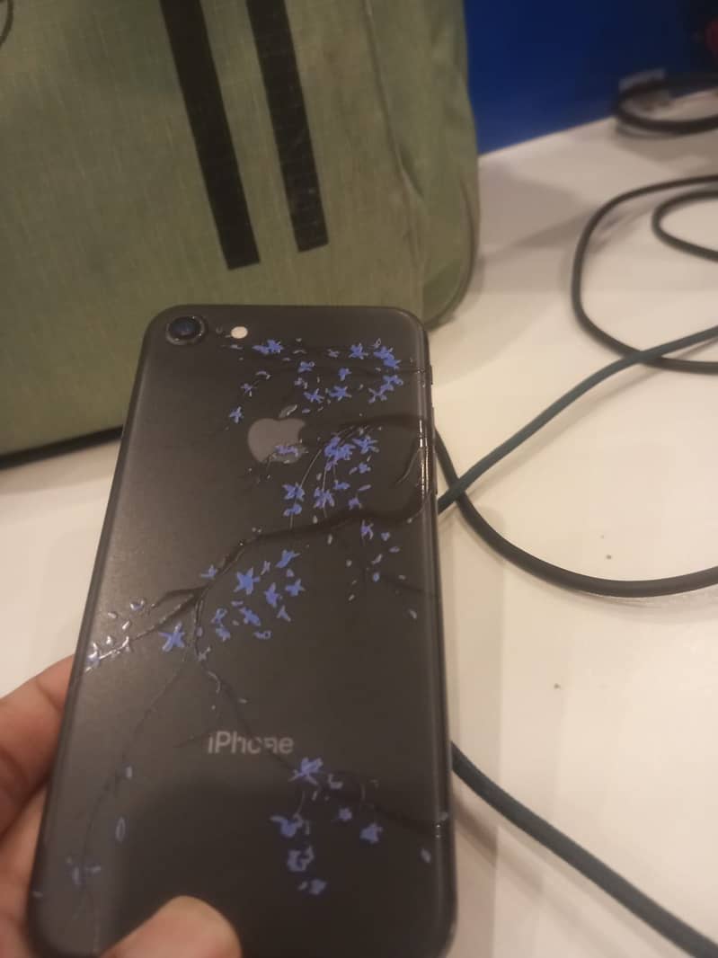 Apple iPhone 8 3