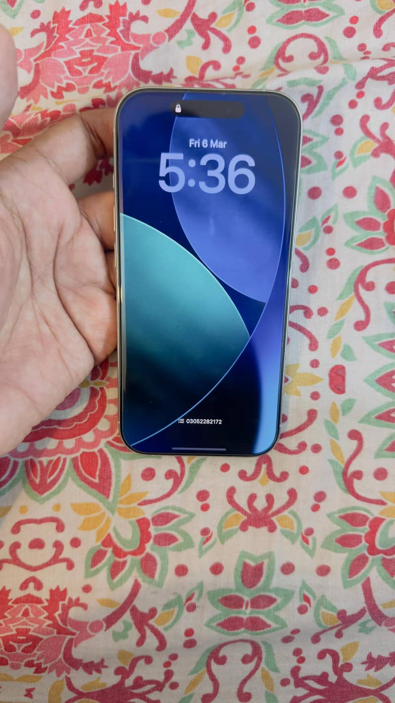 Apple iPhone 16 Pro 1