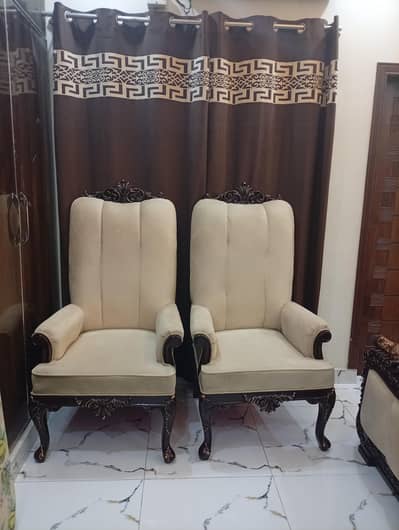 bed room chairs with coffee table