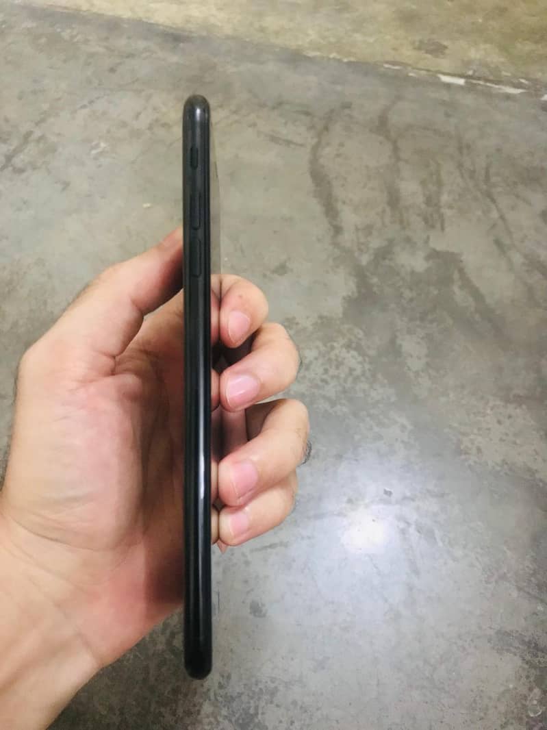 Apple iPhone 7 Plus 1