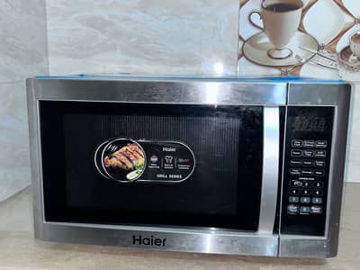 Microwave Oven – Clean & Fully Working