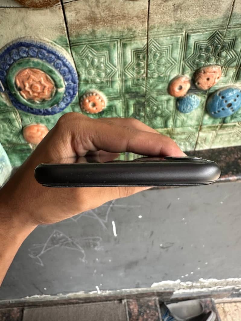 Apple iPhone 11 3