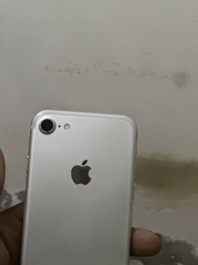 Apple iPhone 7 0