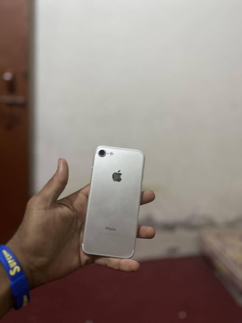 Apple iPhone 7 2