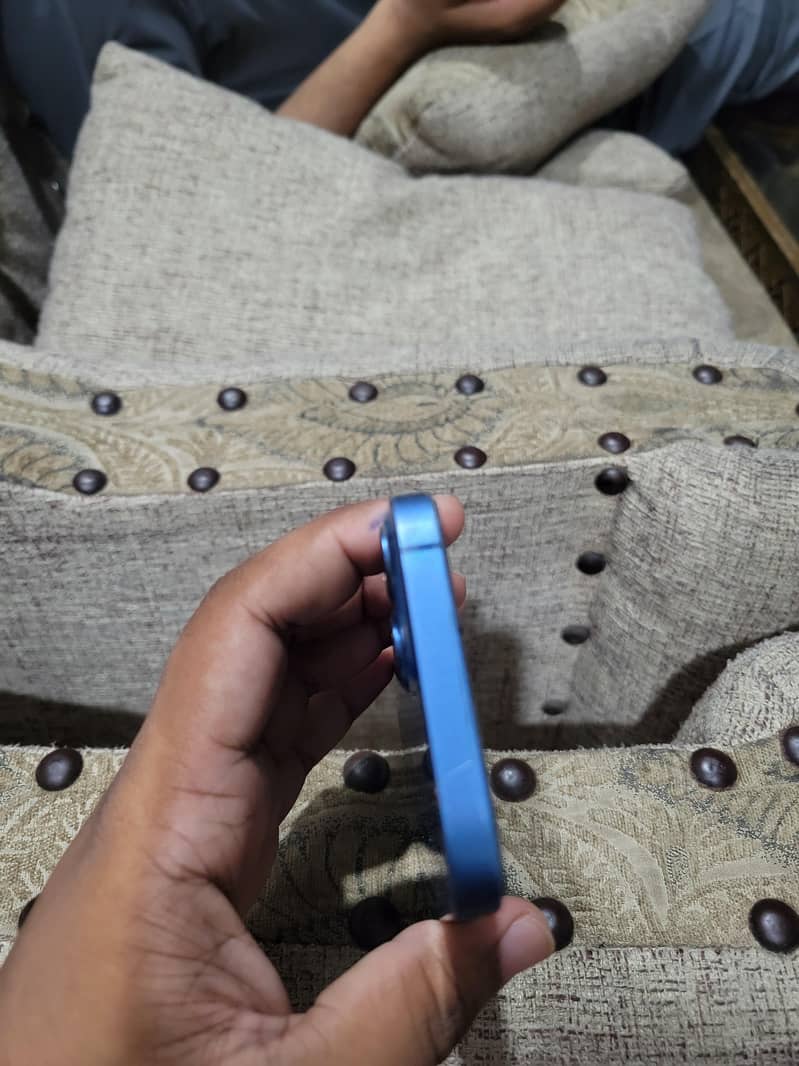 Apple iPhone 13 2
