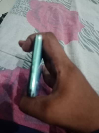 Vivo S1 only mobile hai bass  panel ki ink Leake Ho gay ha 03176302762