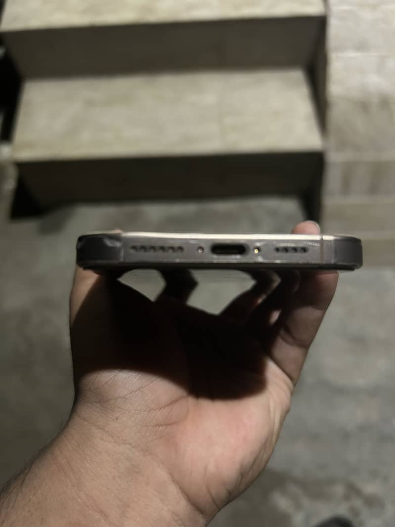 Apple iPhone 16 Pro Max 0